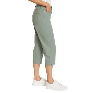 GLORIA VANDERBILT Amanda Cloud Twill Capri Sz 8 Sage Green Denim Jean Shorts NWT